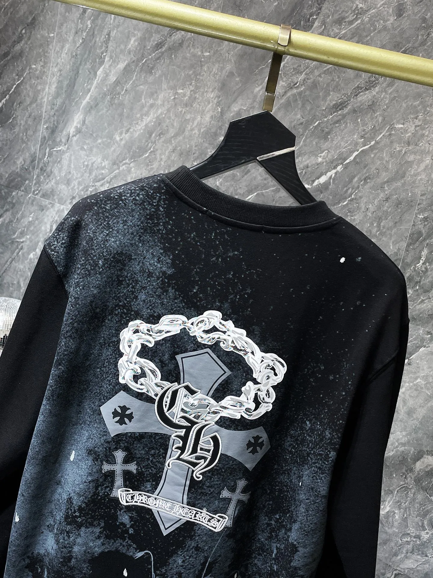 P230 Chrome Hearts Autumn and Winter 2025 are on sale simultaneously at counters. High-weight, environmentally friendly and high-quality top-quality fabrics. Starry sky cross patchwork leather embroidered crew neck sweatshirt. Imported environmentally friendly glue printing and dyeing. Simultaneous counter sales. 1:1 replica version. Recommended colors: black and white. Size: S, M, L, XL.